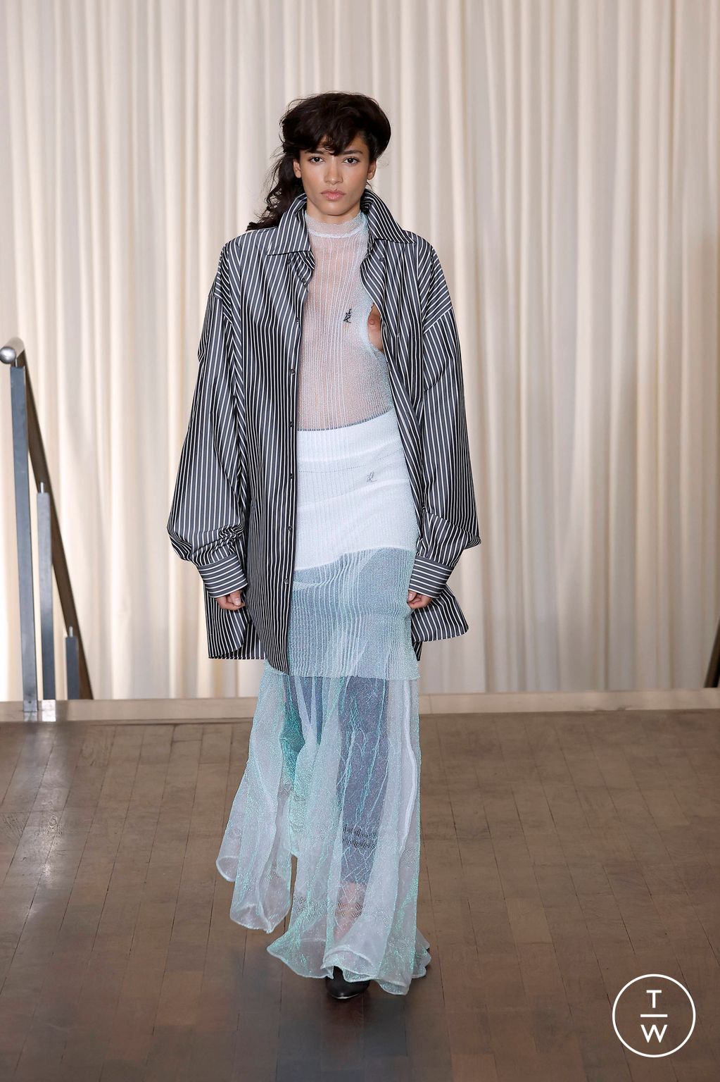 Fashion Week Paris Spring/Summer 2025 look 27 from the Andreas Kronthaler for Vivienne Westwood collection womenswear