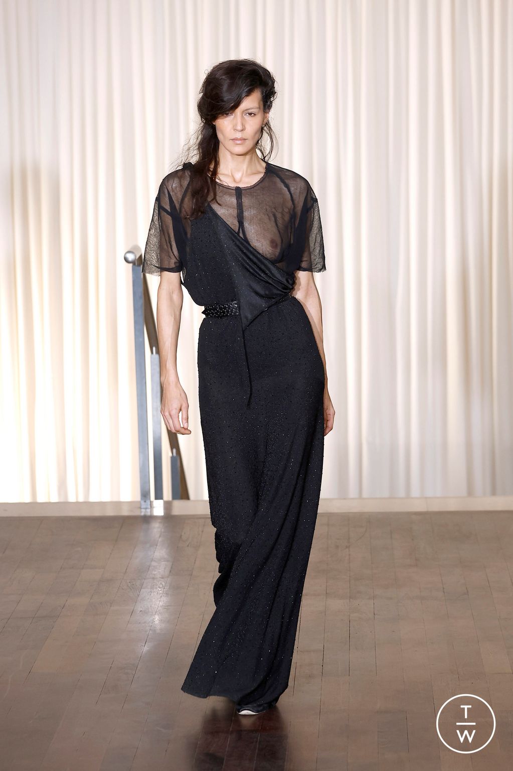 Fashion Week Paris Spring/Summer 2025 look 34 from the Andreas Kronthaler for Vivienne Westwood collection womenswear