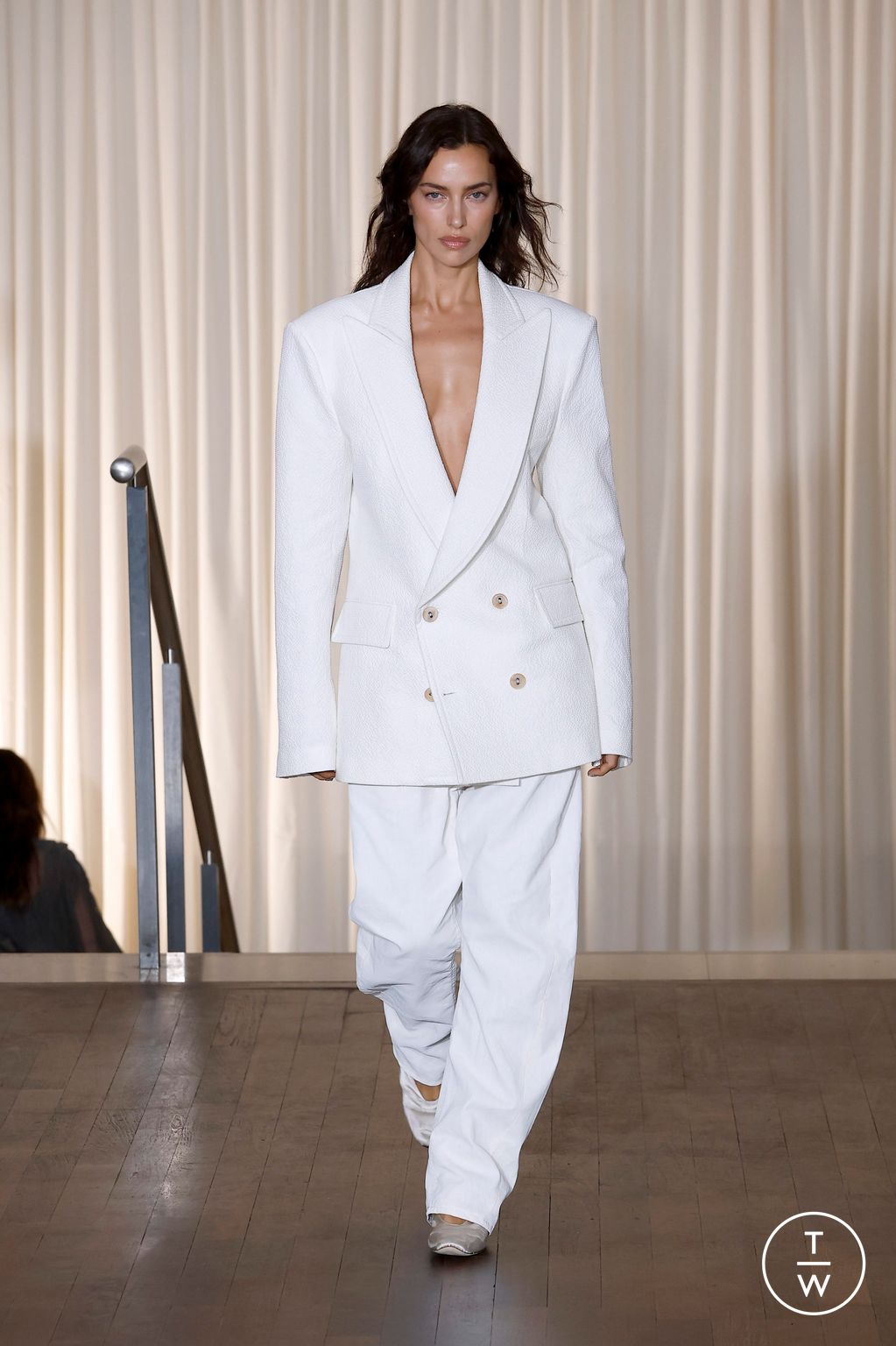 Fashion Week Paris Spring-Summer 2025 look 43 from the Andreas Kronthaler for Vivienne Westwood collection womenswear