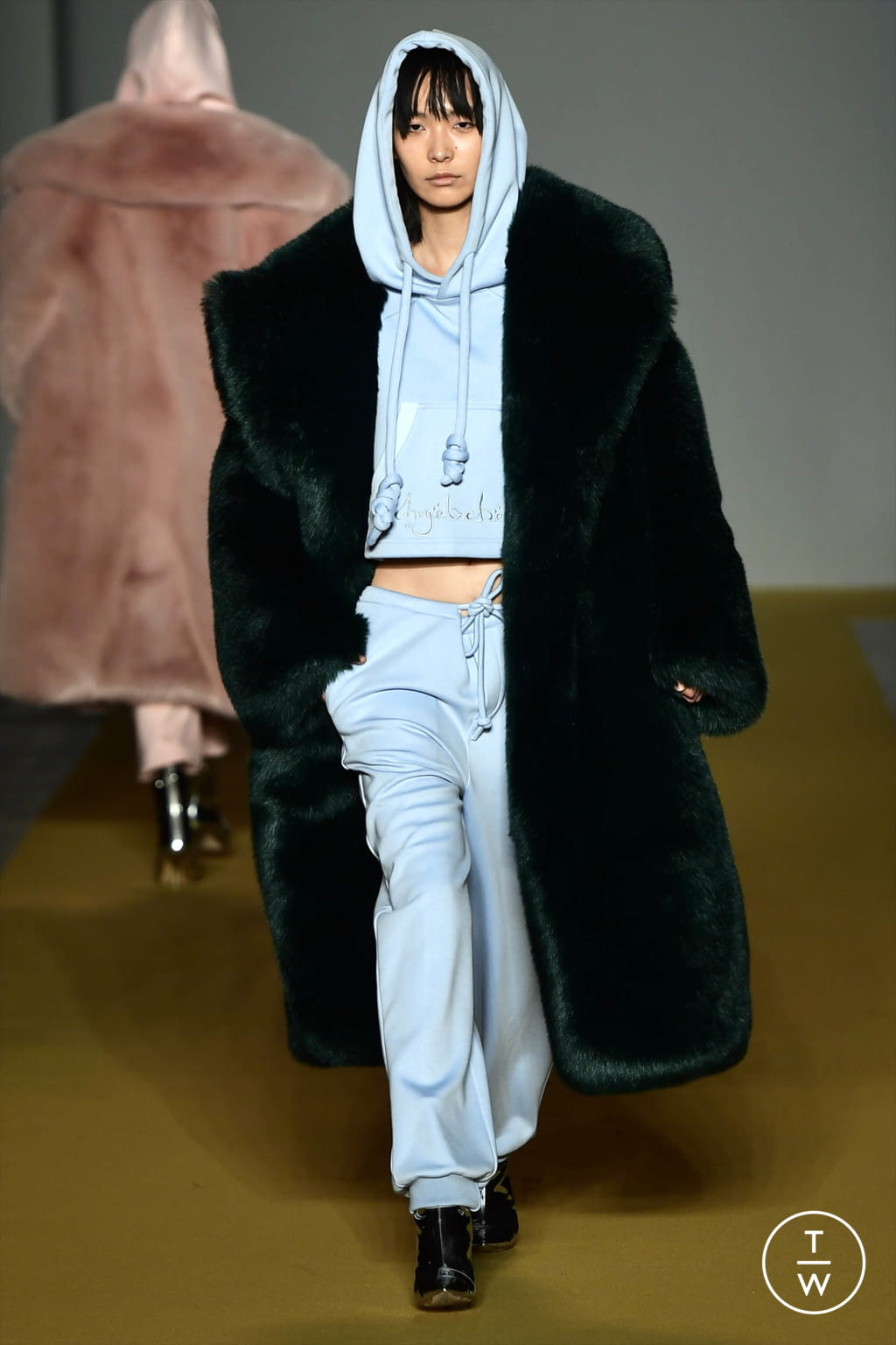 Fashion Week Milan Fall/Winter 2017 look 18 de la collection Angel Chen womenswear