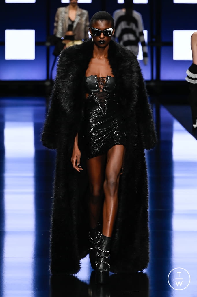Fashion Week Milan Fall/Winter 2022 look 14 from the Aniye Records collection womenswear