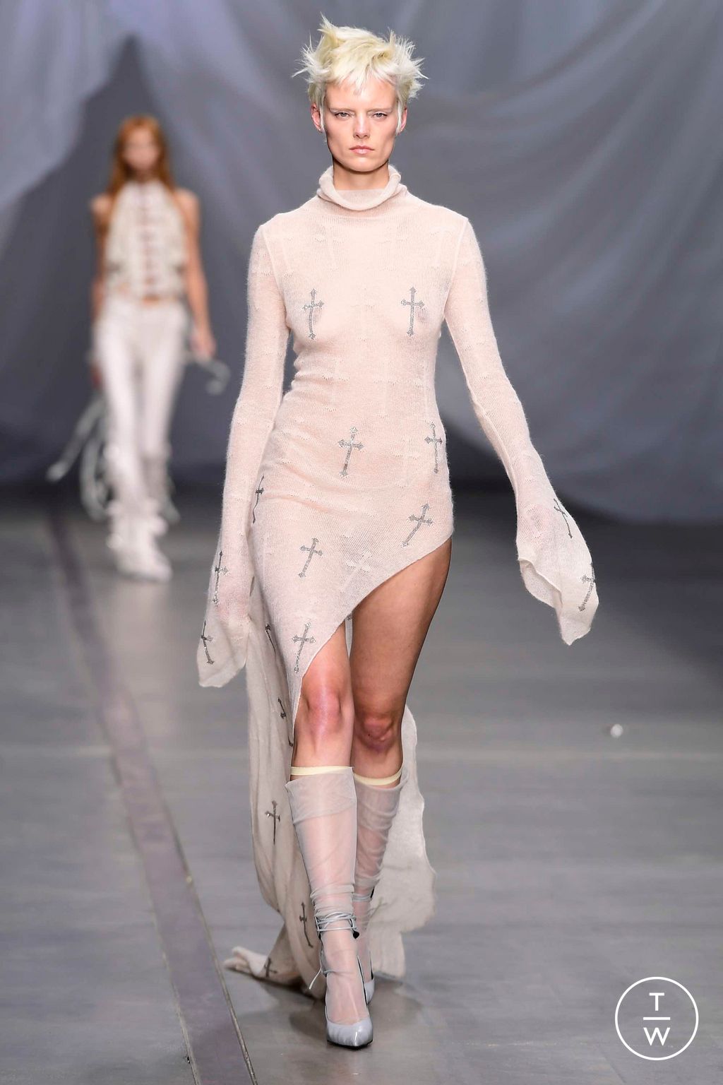 Fashion Week Milan Fall/Winter 2023 look 1 from the Aniye Records collection 女装