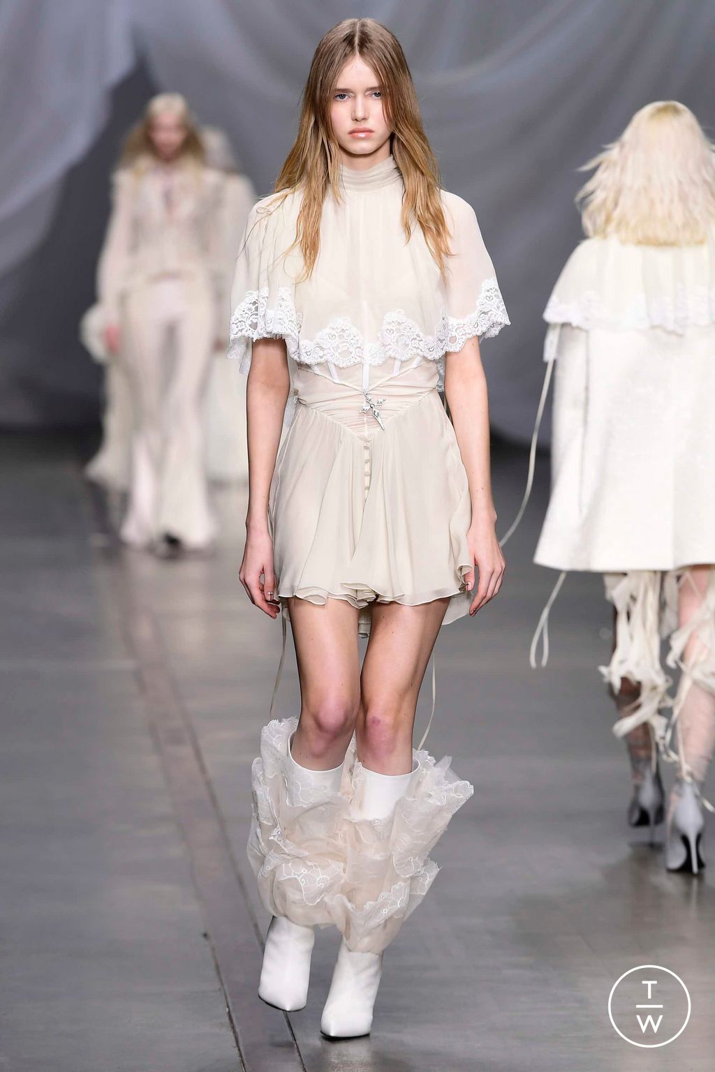 Fashion Week Milan Fall/Winter 2023 look 6 de la collection Aniye Records womenswear