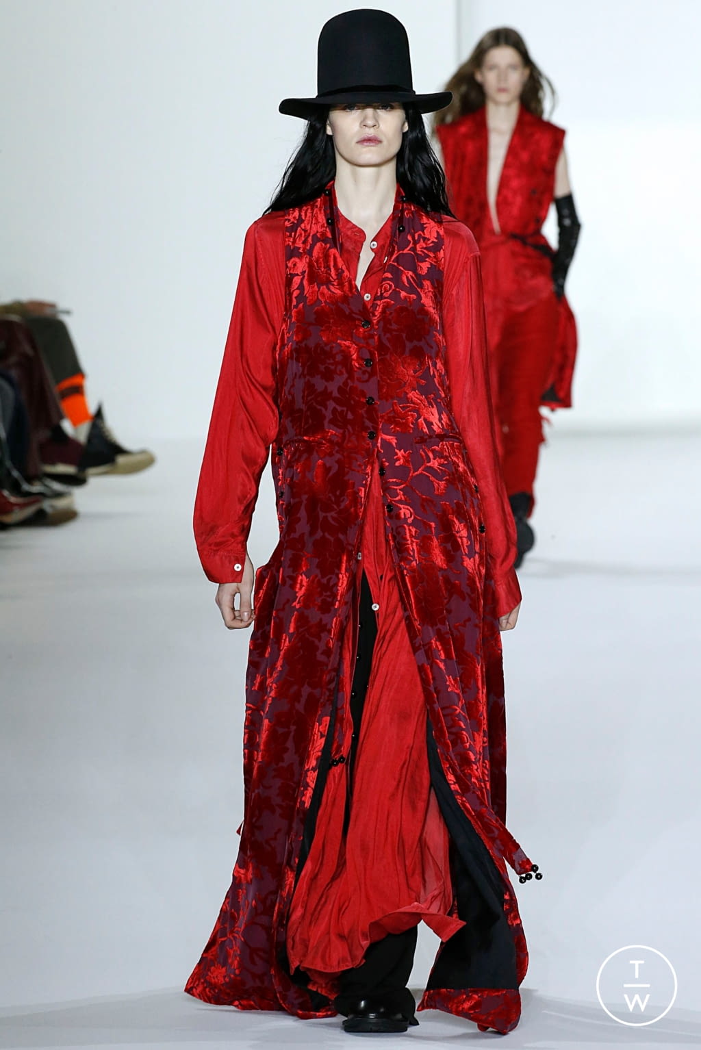 Fashion Week Paris Fall/Winter 2019 look 6 from the Ann Demeulemeester collection 女装