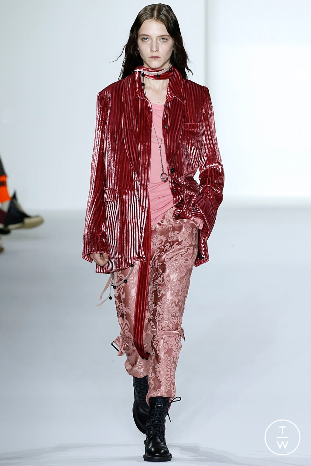 Fashion Week Paris Fall/Winter 2019 look 11 from the Ann Demeulemeester collection 女装