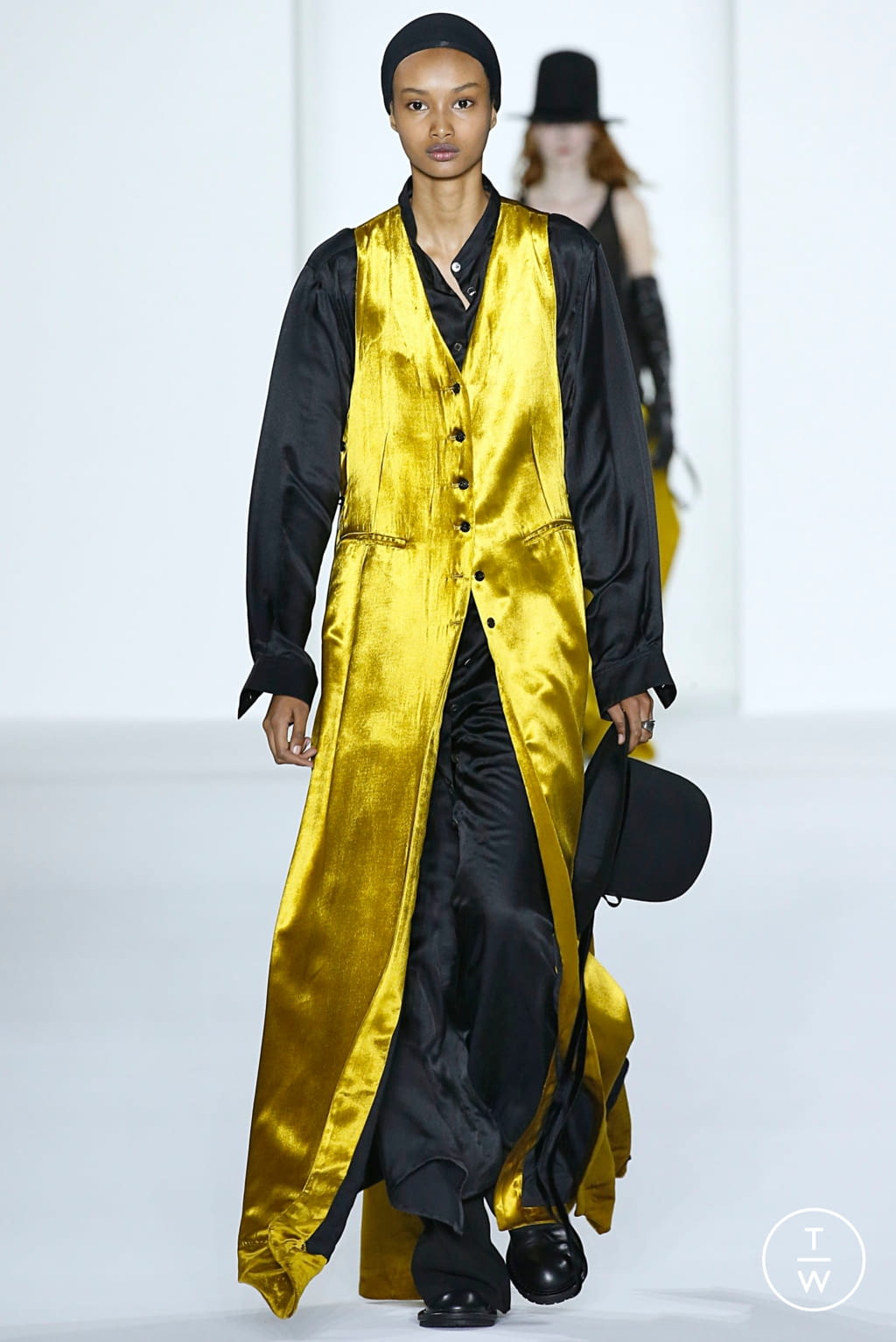 Fashion Week Paris Fall/Winter 2019 look 15 from the Ann Demeulemeester collection womenswear