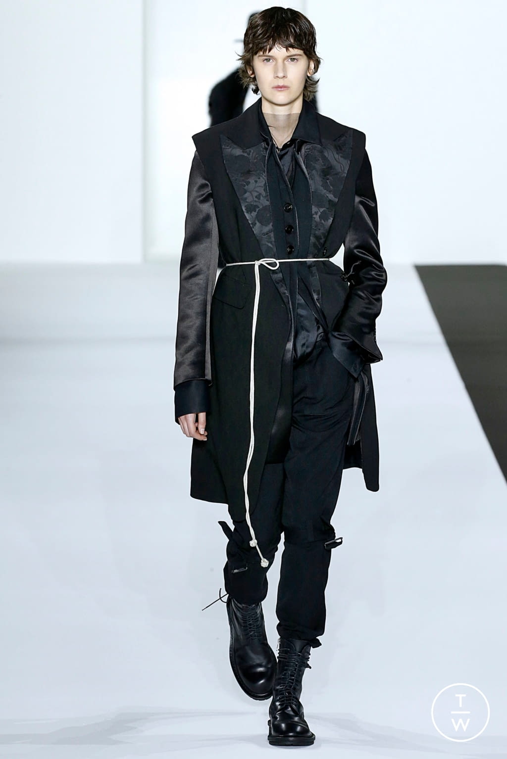 Fashion Week Paris Fall/Winter 2019 look 26 from the Ann Demeulemeester collection 女装