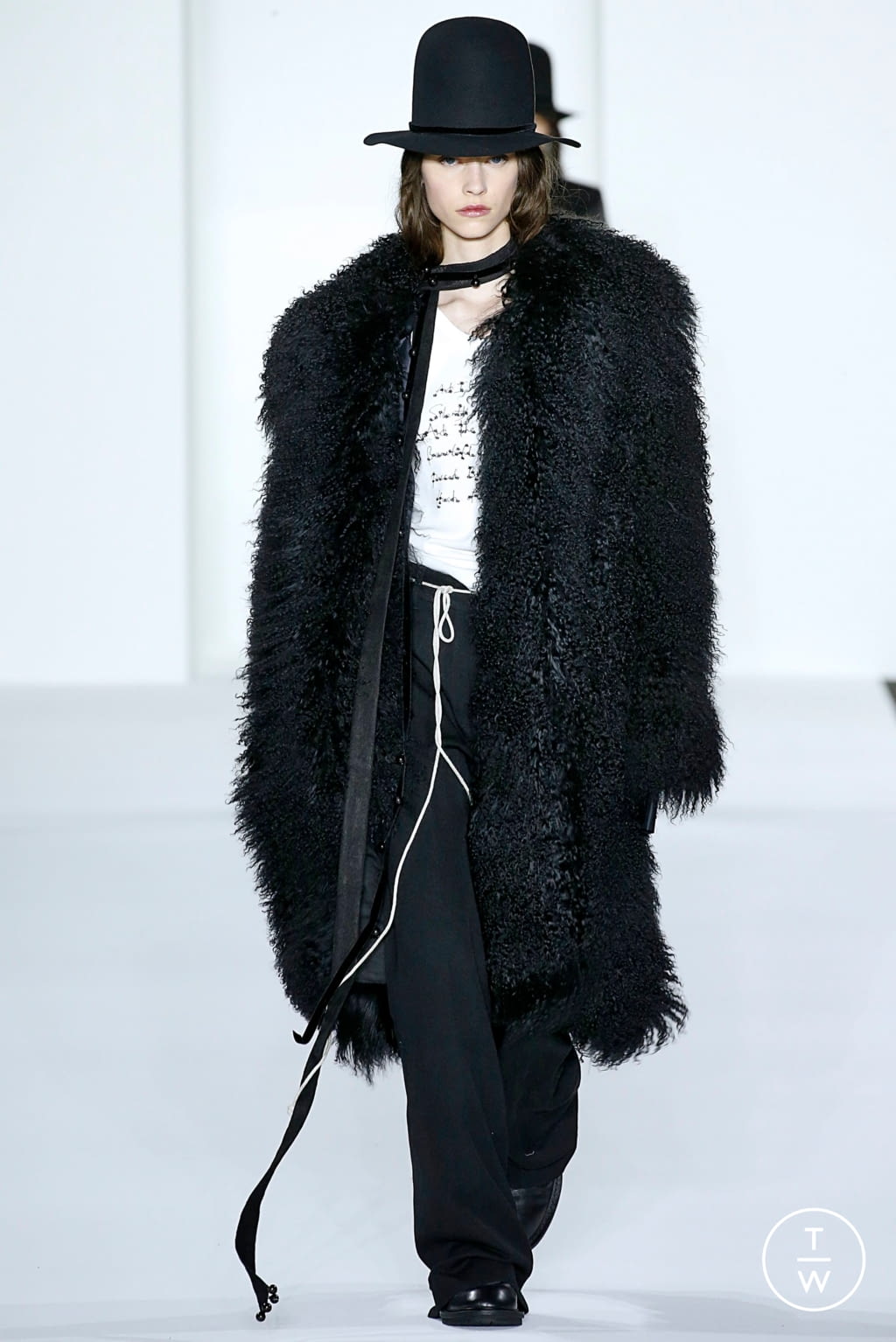 Fashion Week Paris Fall/Winter 2019 look 27 de la collection Ann Demeulemeester womenswear