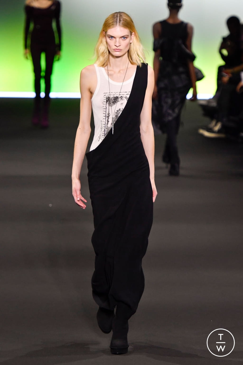 Fashion Week Paris Fall/Winter 2020 look 10 from the Ann Demeulemeester collection 女装