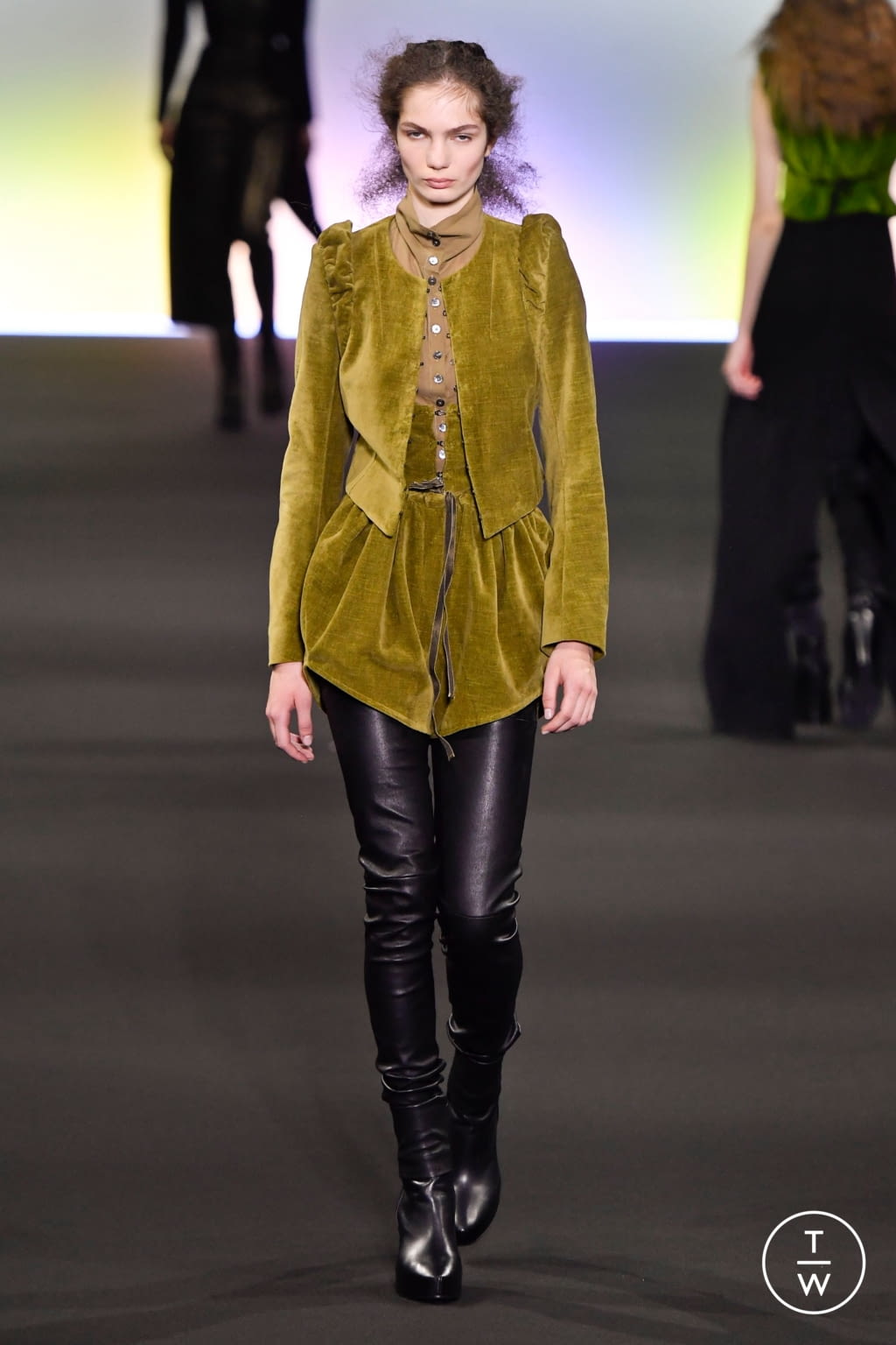 Fashion Week Paris Fall/Winter 2020 look 17 de la collection Ann Demeulemeester womenswear