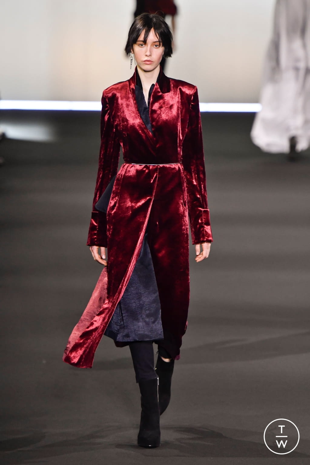 Fashion Week Paris Fall/Winter 2020 look 30 from the Ann Demeulemeester collection womenswear
