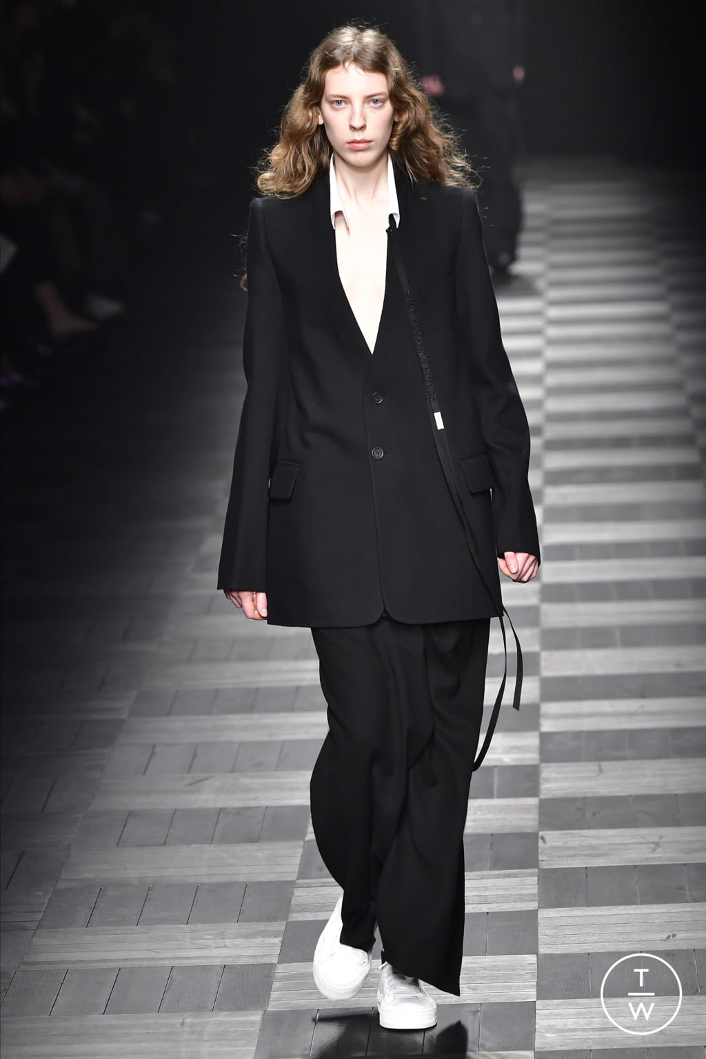Fashion Week Paris Fall/Winter 2022 look 4 from the Ann Demeulemeester collection womenswear