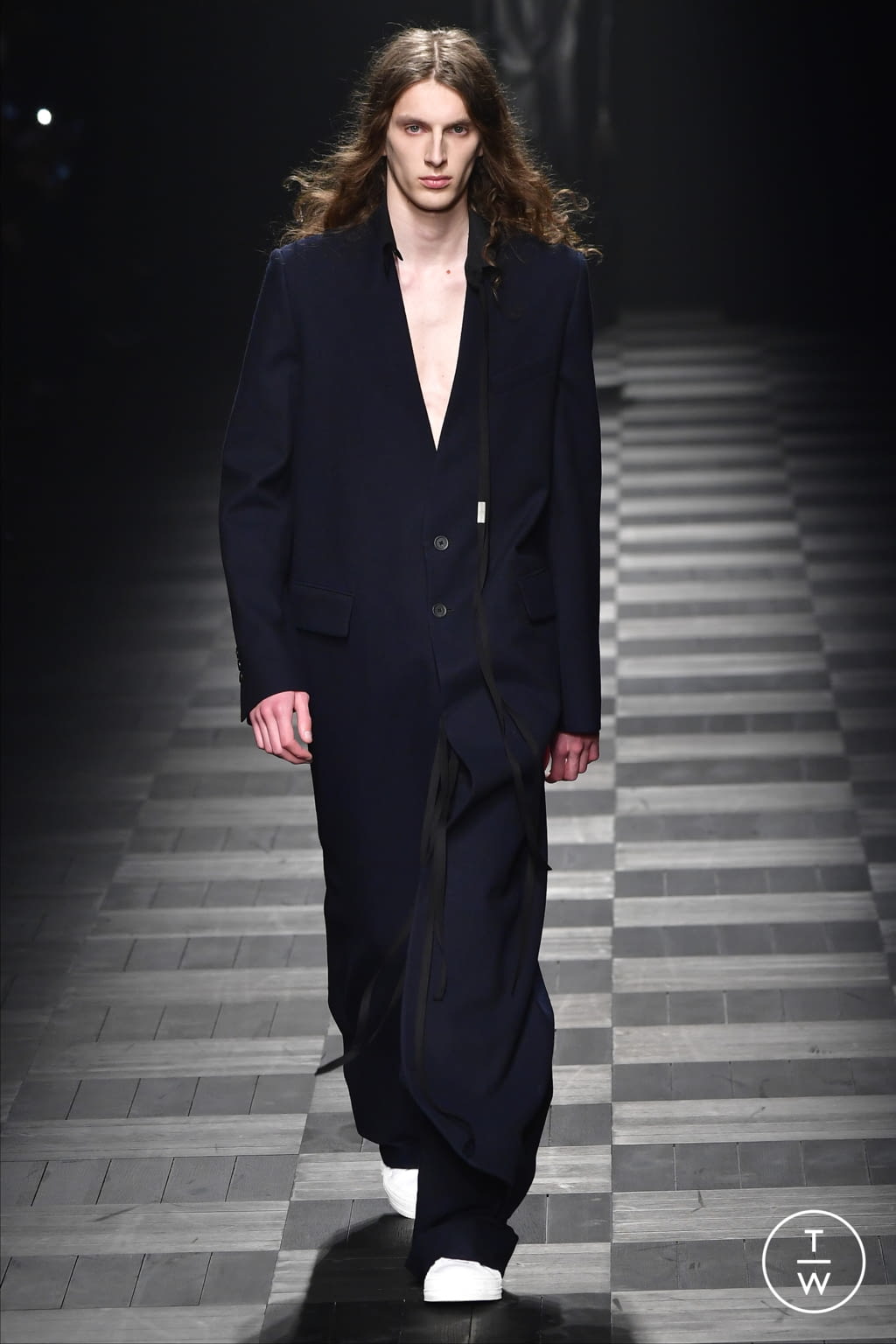 Fashion Week Paris Fall/Winter 2022 look 11 from the Ann Demeulemeester collection 女装