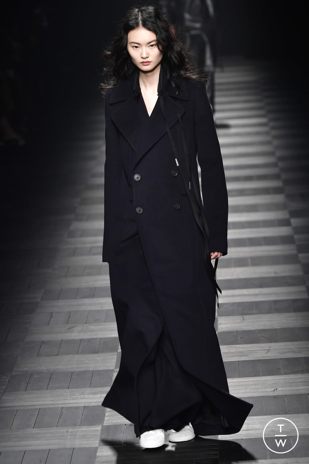 Fashion Week Paris Fall/Winter 2022 look 14 from the Ann Demeulemeester collection womenswear