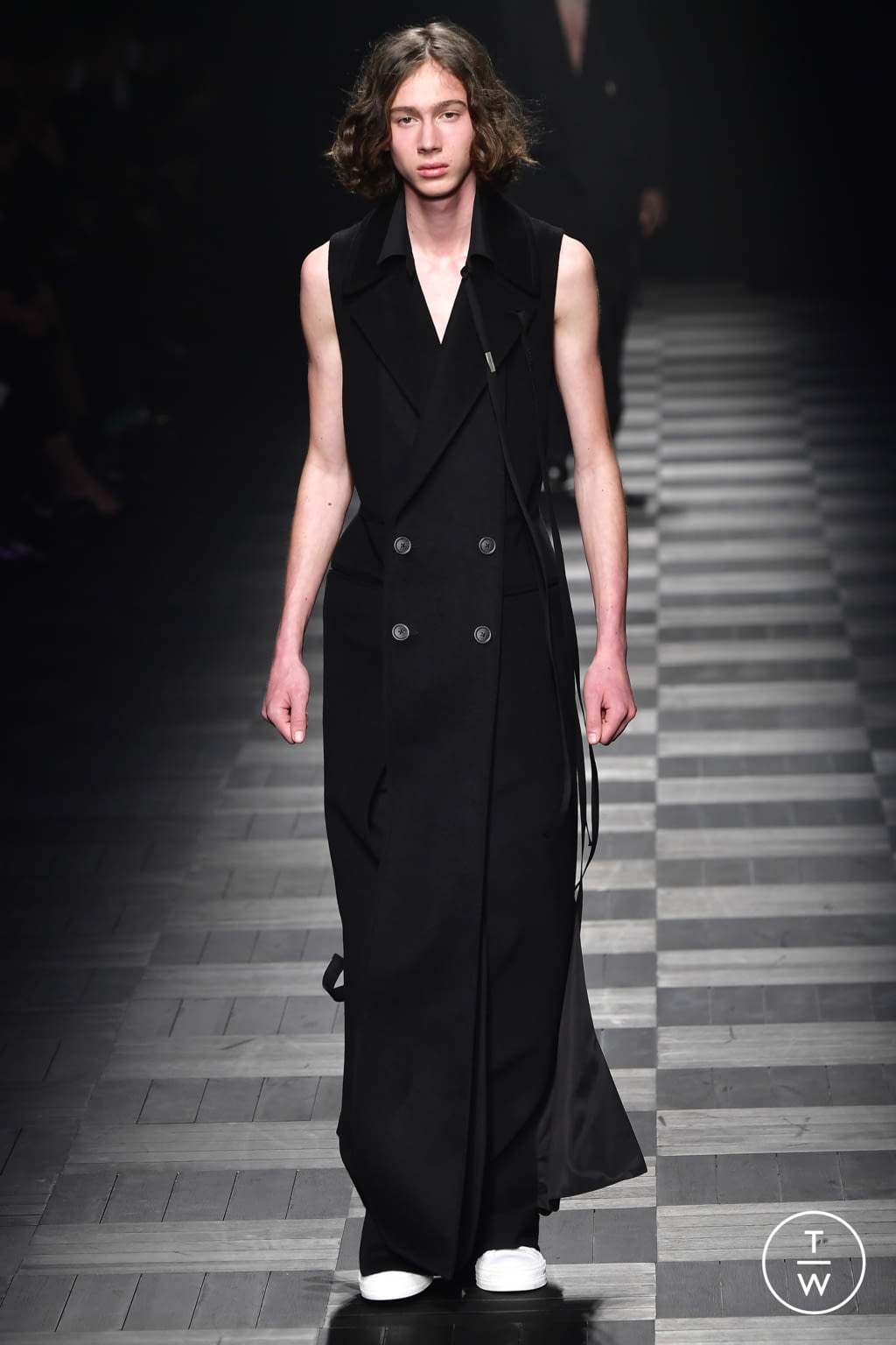 Fashion Week Paris Fall/Winter 2022 look 39 de la collection Ann Demeulemeester womenswear