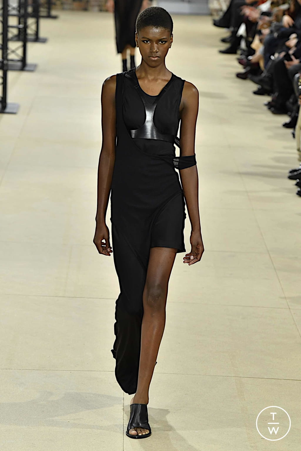 Fashion Week Paris Spring/Summer 2020 look 17 from the Ann Demeulemeester collection womenswear