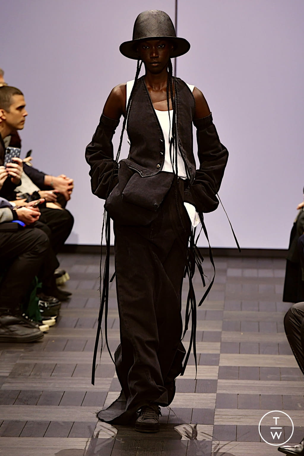 Fashion Week Paris Spring/Summer 2022 look 6 from the Ann Demeulemeester collection womenswear