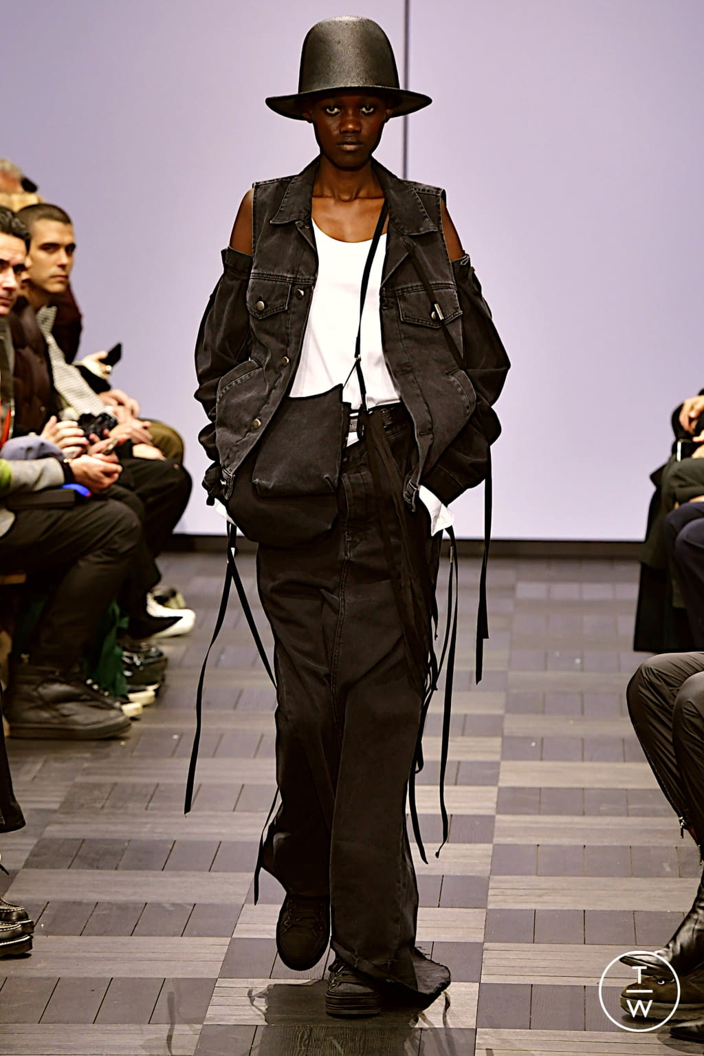 Fashion Week Paris Spring/Summer 2022 look 16 from the Ann Demeulemeester collection womenswear