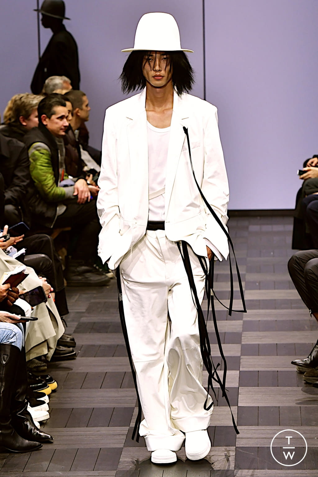 Fashion Week Paris Spring/Summer 2022 look 33 from the Ann Demeulemeester collection 女装