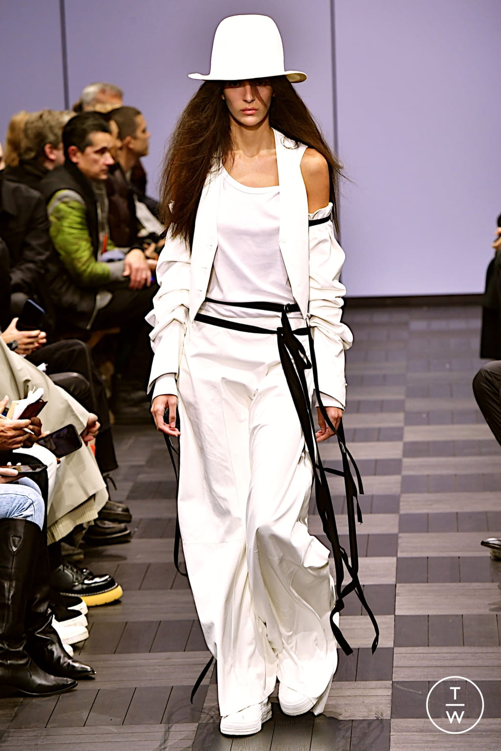 Fashion Week Paris Spring/Summer 2022 look 35 from the Ann Demeulemeester collection 女装
