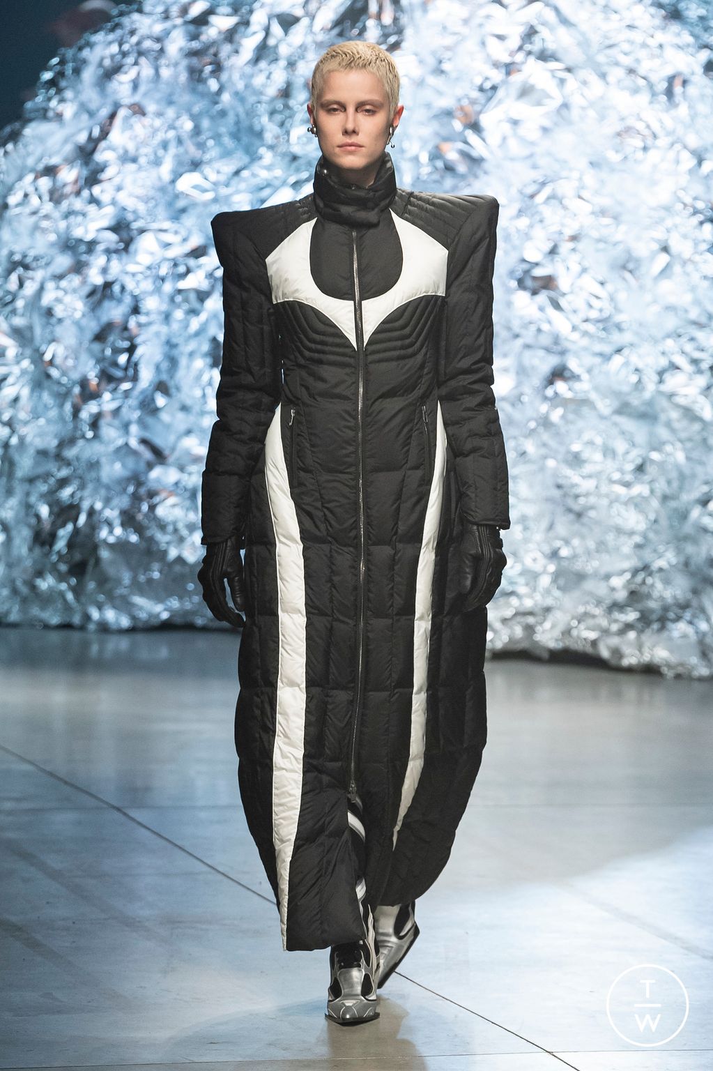 Fashion Week Milan Fall/Winter 2023 look 15 from the Annakiki collection womenswear