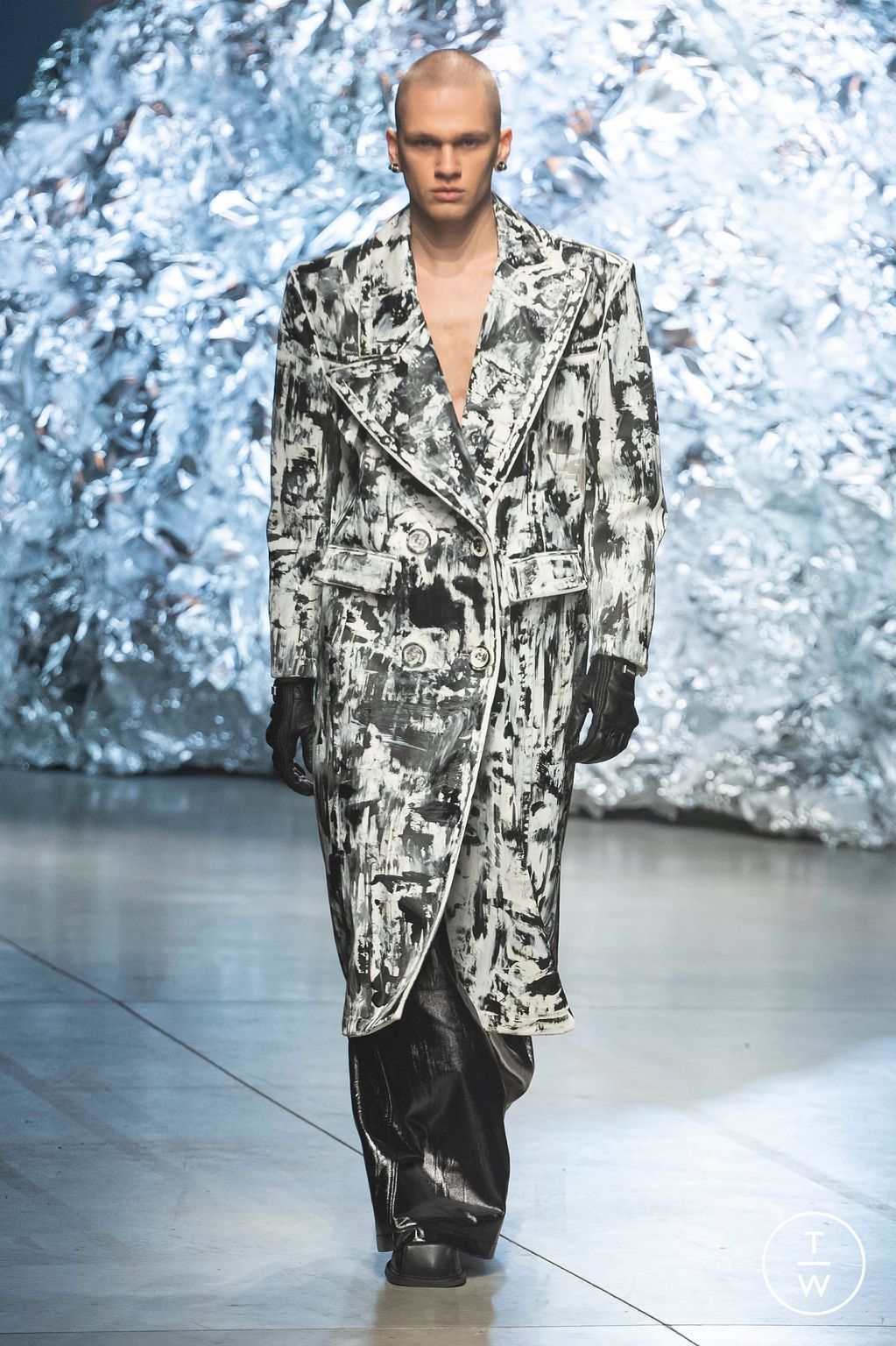 Fashion Week Milan Fall/Winter 2023 look 21 de la collection Annakiki womenswear