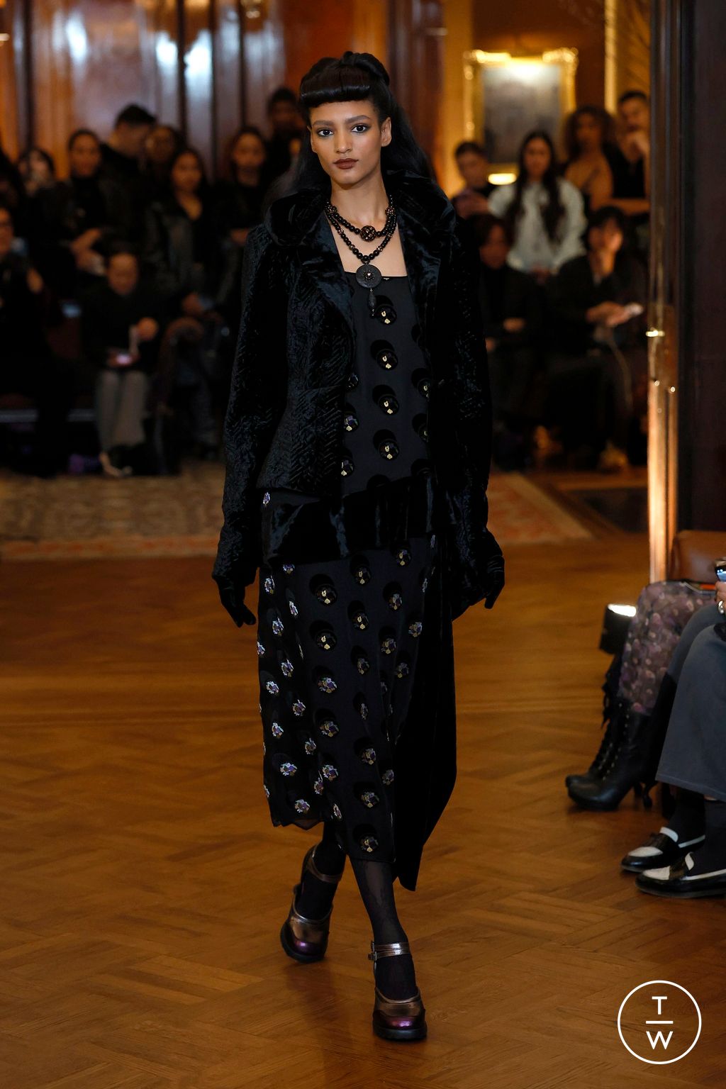 Fashion Week New York Fall/Winter 2025 look 25 from the Anna Sui collection womenswear