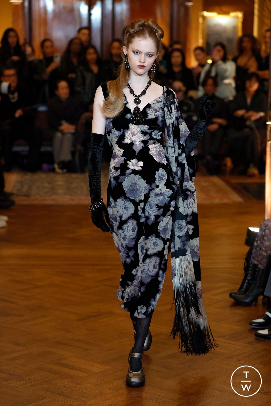 Fashion Week New York Fall/Winter 2025 look 28 de la collection Anna Sui womenswear