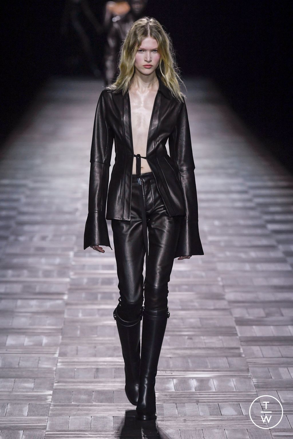 Fashion Week Paris Fall/Winter 2023 look 11 de la collection Ann Demeulemeester womenswear