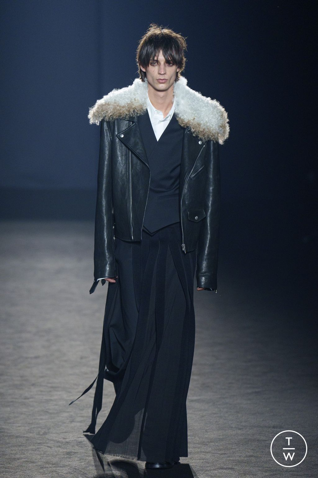Fashion Week Paris Fall/Winter 2024 look 3 de la collection Ann Demeulemeester womenswear