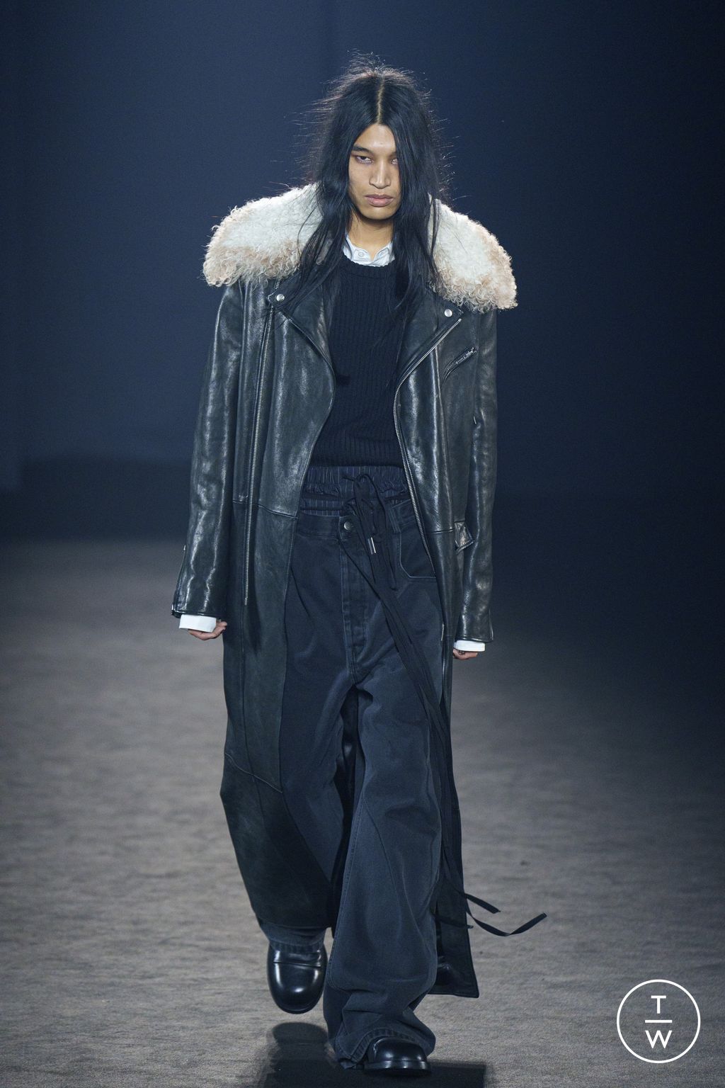 Fashion Week Paris Fall/Winter 2024 look 6 from the Ann Demeulemeester collection 女装