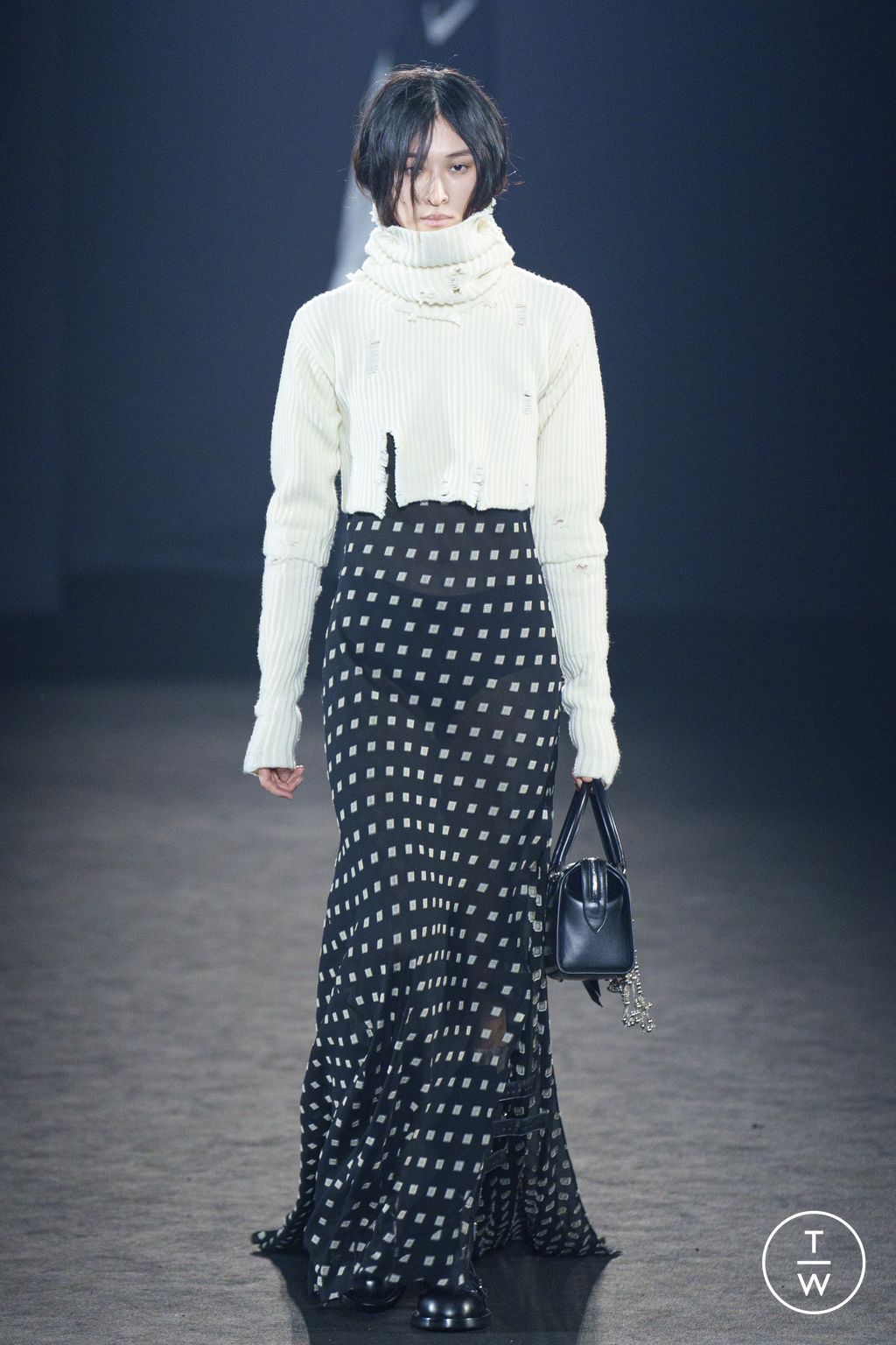 Fashion Week Paris Fall/Winter 2024 look 7 de la collection Ann Demeulemeester womenswear
