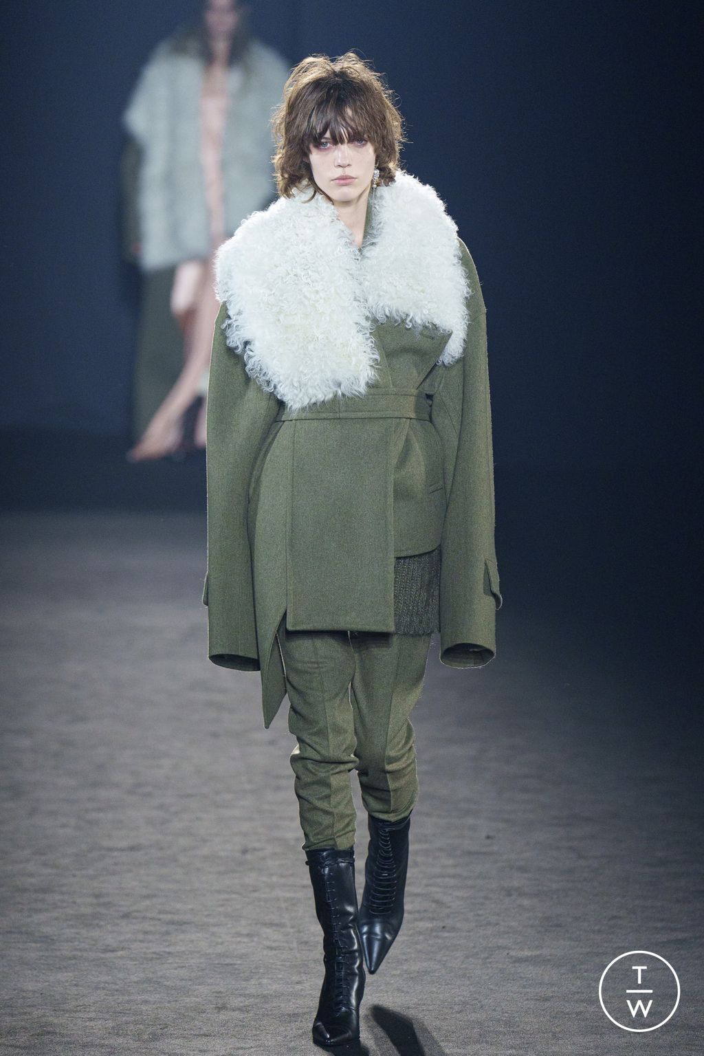 Fashion Week Paris Fall/Winter 2024 look 16 de la collection Ann Demeulemeester womenswear