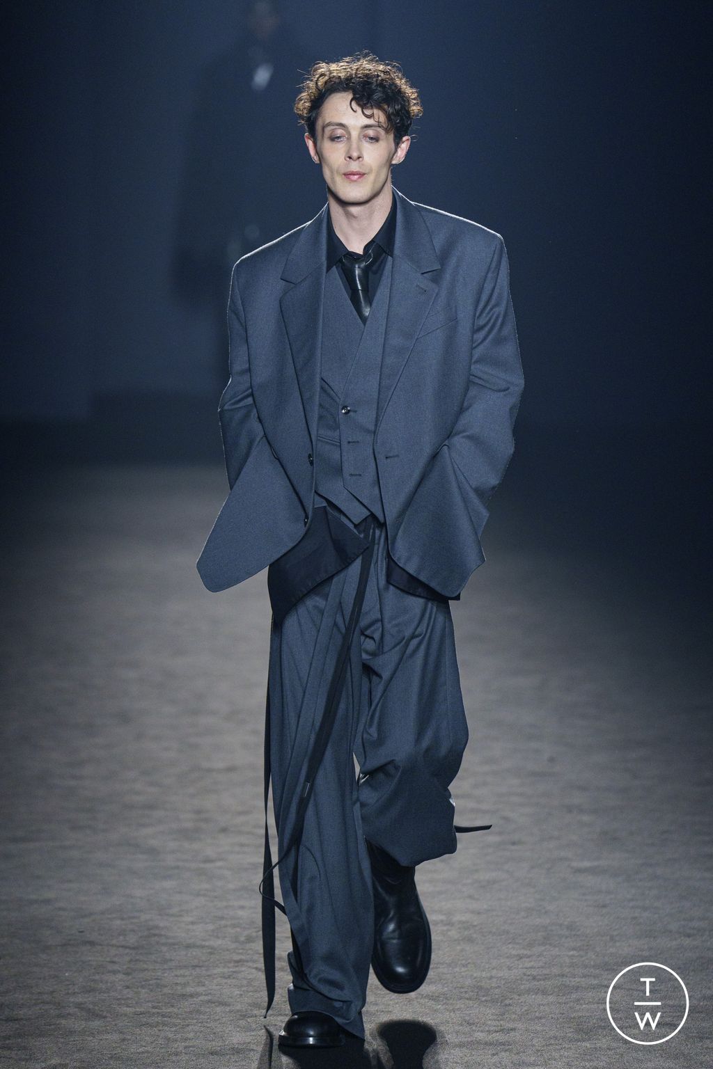 Fashion Week Paris Fall/Winter 2024 look 18 from the Ann Demeulemeester collection 女装