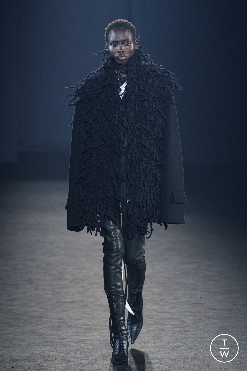 Fashion Week Paris Fall/Winter 2024 look 19 from the Ann Demeulemeester collection womenswear
