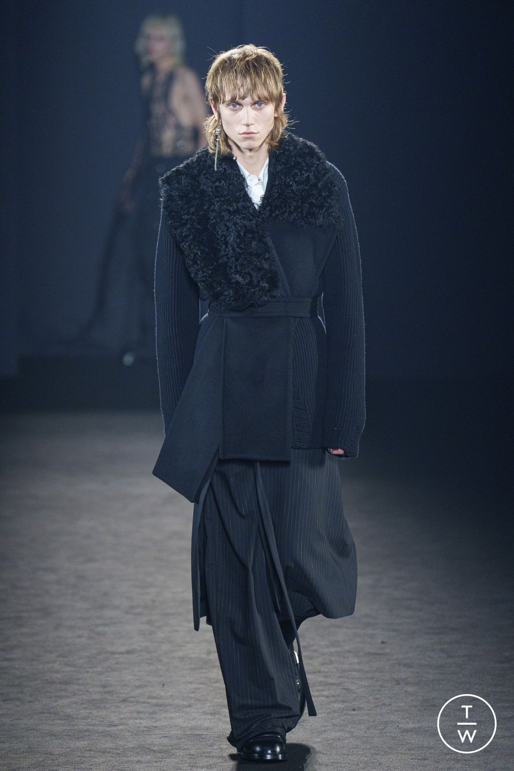 Fashion Week Paris Fall/Winter 2024 look 27 de la collection Ann Demeulemeester womenswear