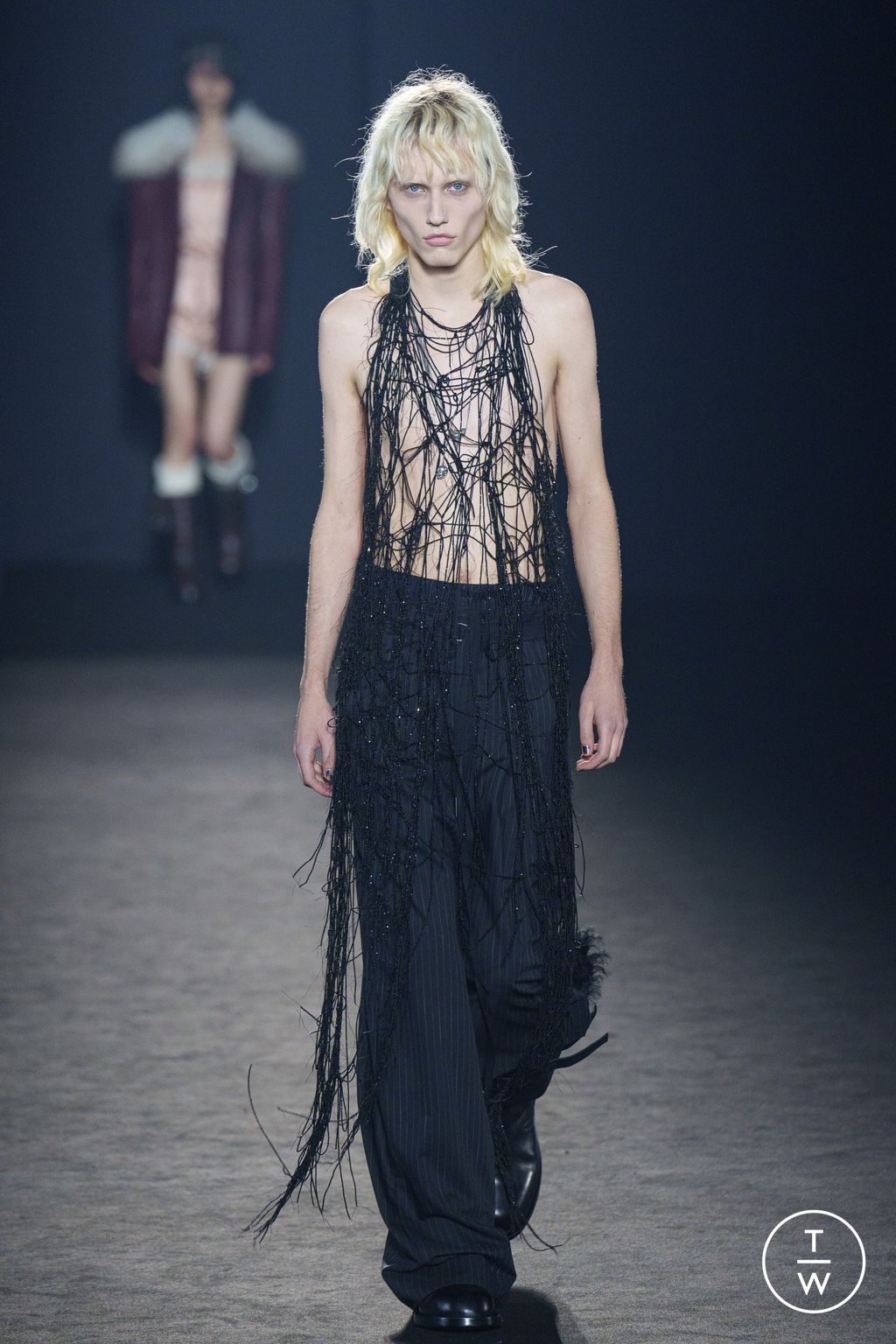 Fashion Week Paris Fall/Winter 2024 look 28 from the Ann Demeulemeester collection 女装
