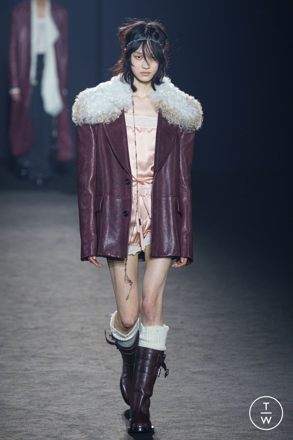 Fashion Week Paris Fall/Winter 2024 look 29 de la collection Ann Demeulemeester womenswear