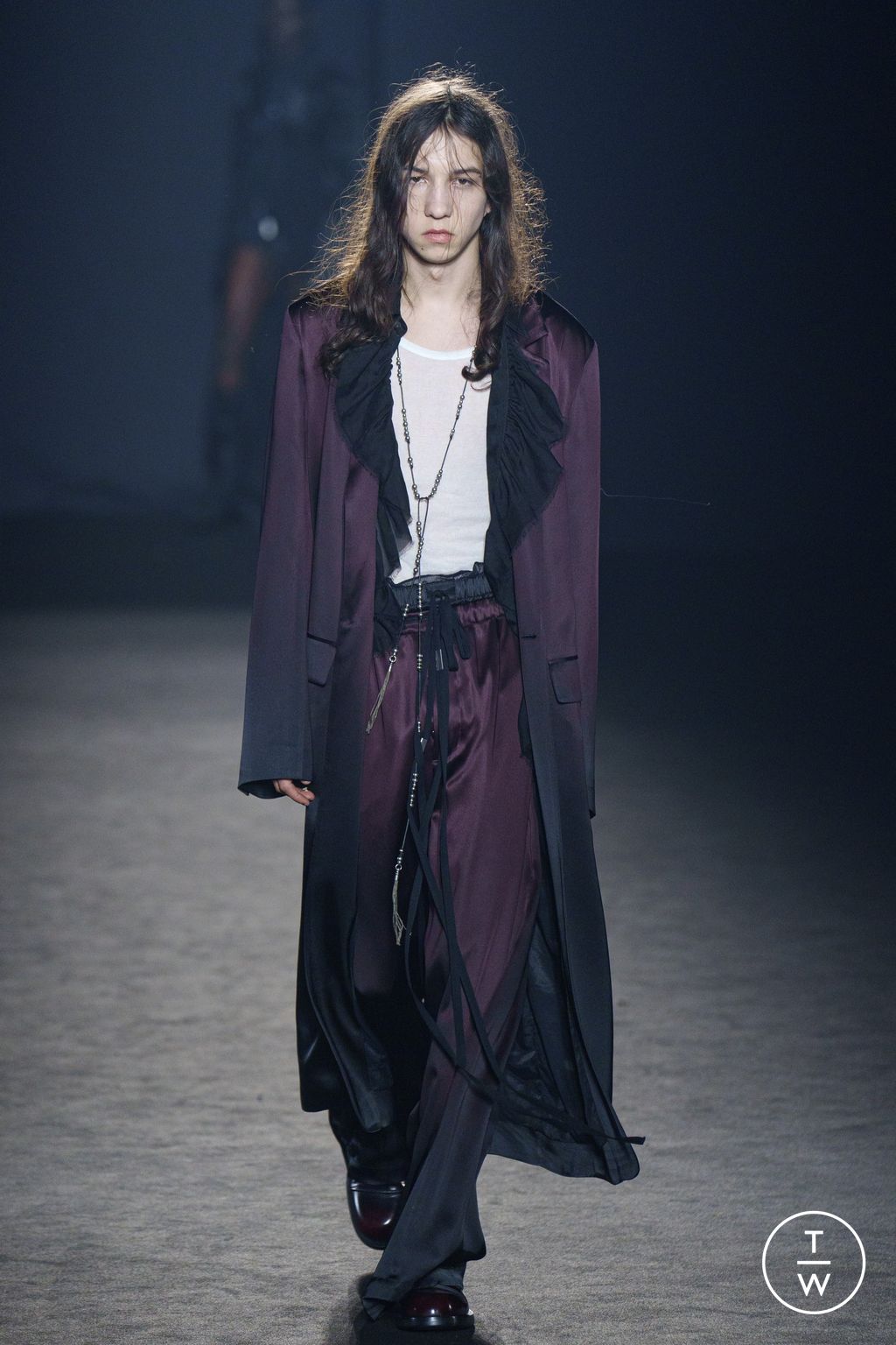 Fashion Week Paris Fall/Winter 2024 look 32 from the Ann Demeulemeester collection 女装