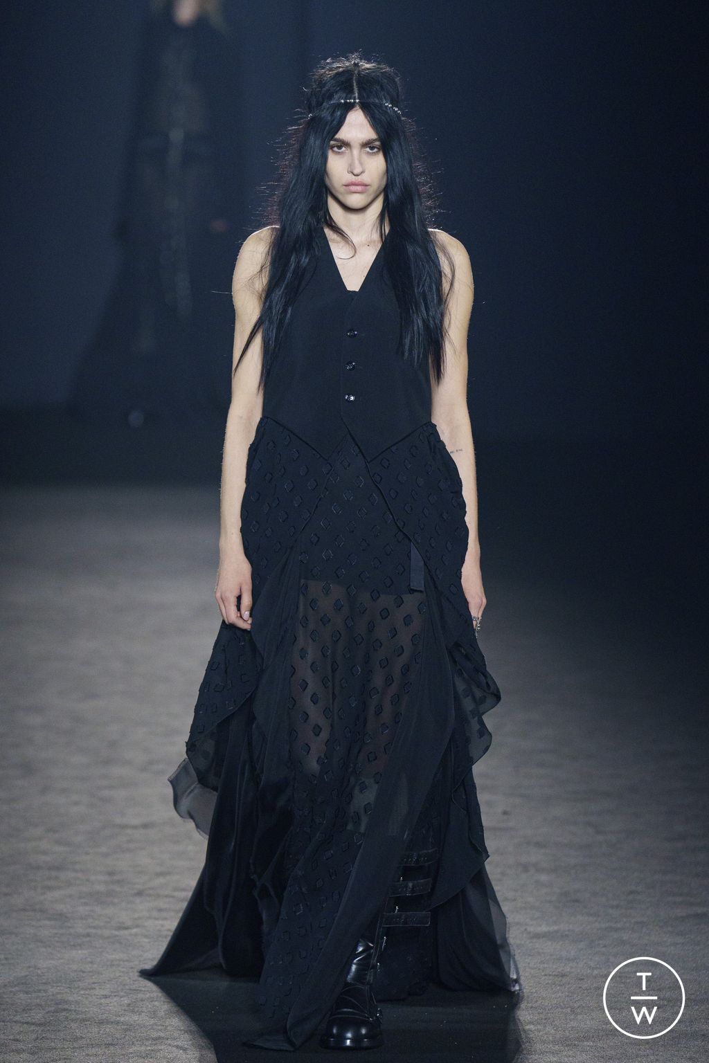 Fashion Week Paris Fall/Winter 2024 look 35 from the Ann Demeulemeester collection womenswear