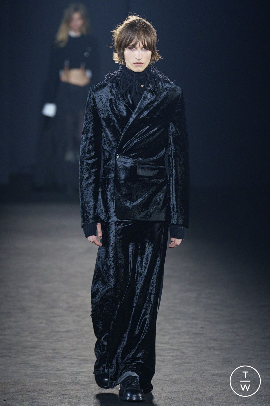Fashion Week Paris Fall/Winter 2024 look 37 from the Ann Demeulemeester collection 女装