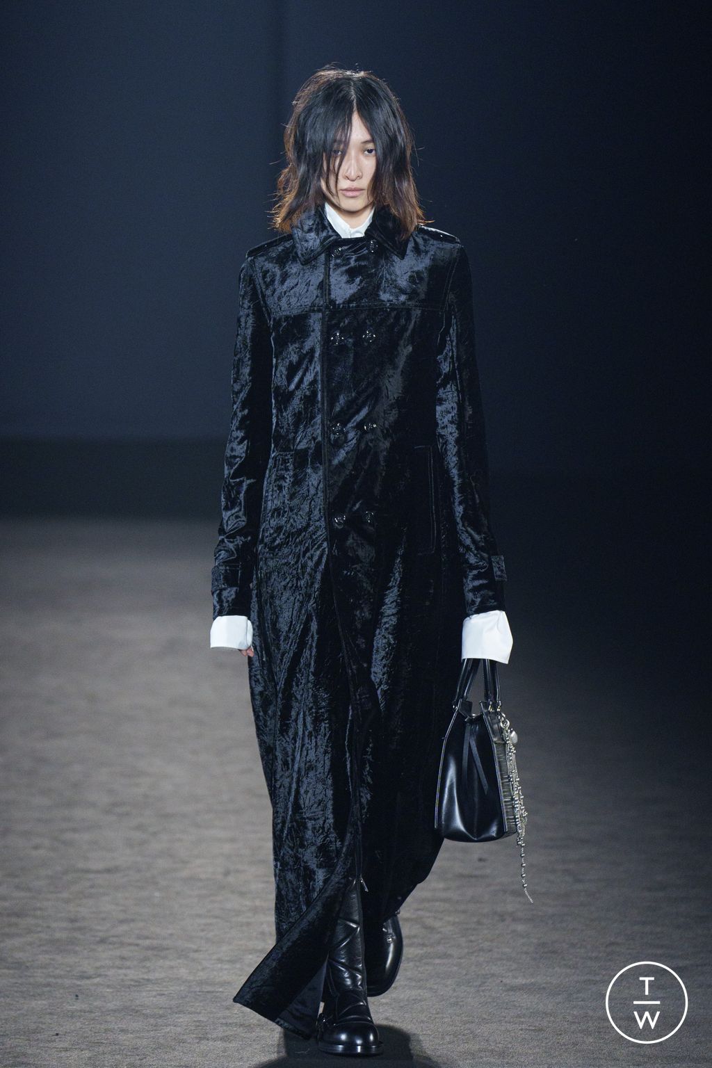 Fashion Week Paris Fall/Winter 2024 look 39 de la collection Ann Demeulemeester womenswear