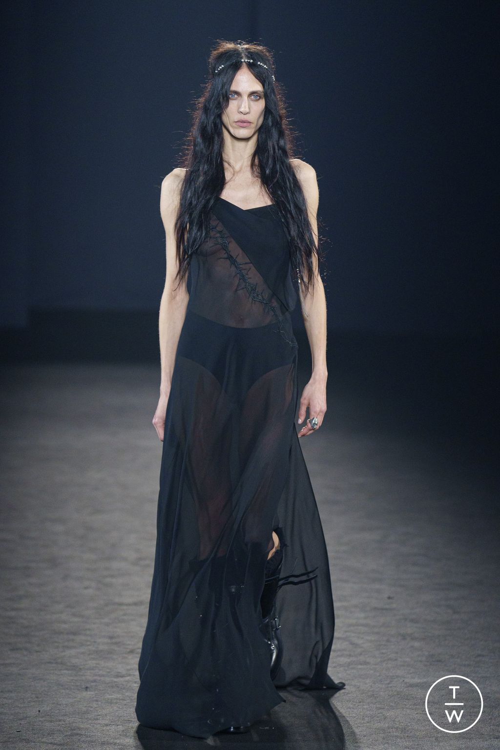 Fashion Week Paris Fall/Winter 2024 look 40 de la collection Ann Demeulemeester womenswear
