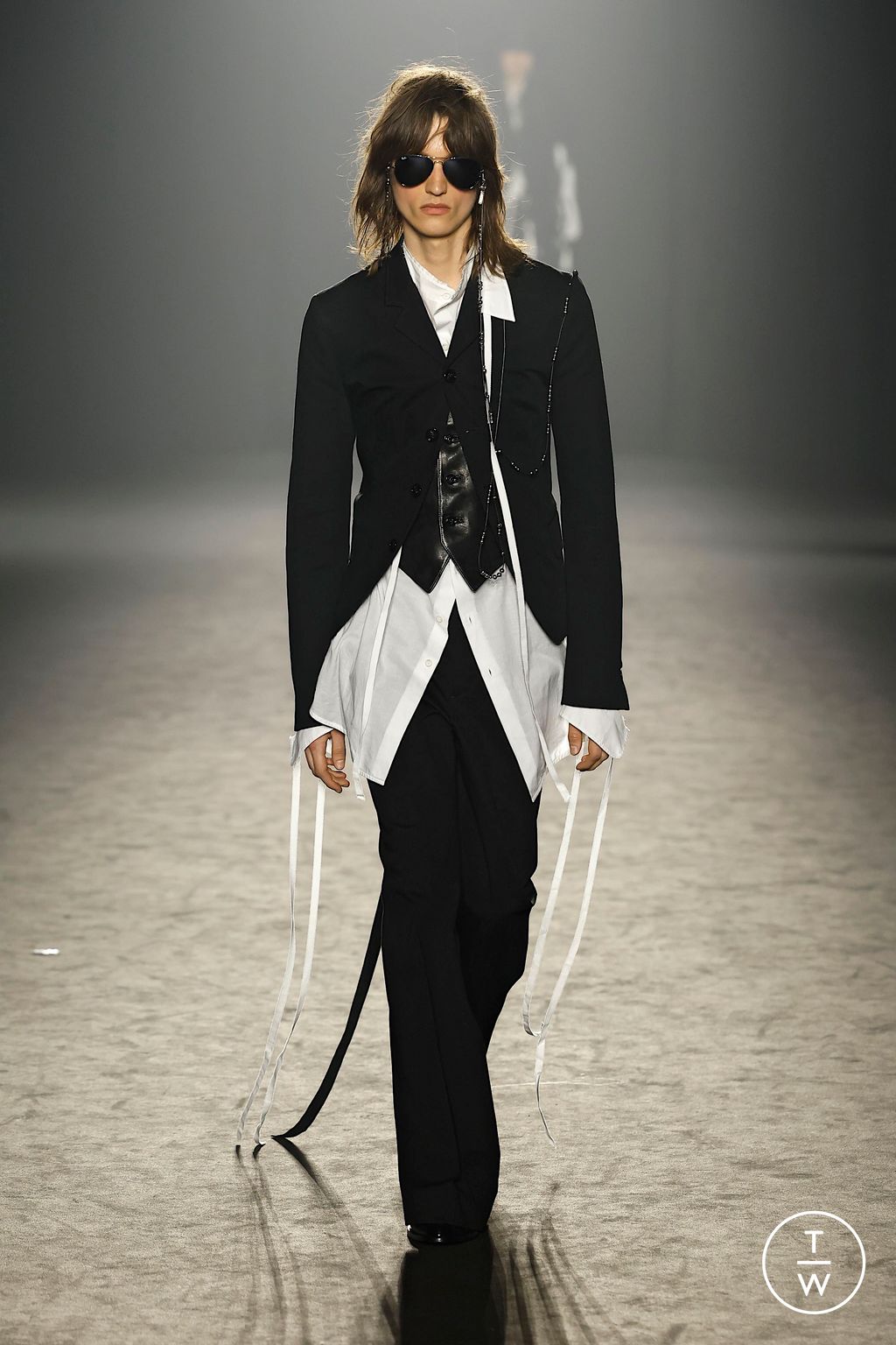 Fashion Week Paris Fall/Winter 2025 look 6 from the Ann Demeulemeester collection womenswear