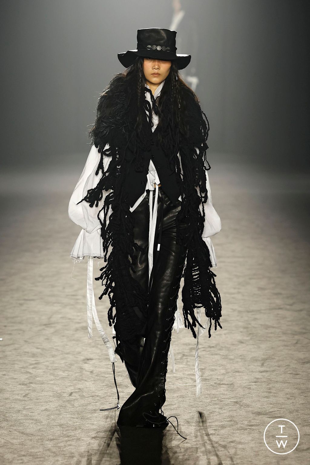 Fashion Week Paris Fall/Winter 2025 look 7 from the Ann Demeulemeester collection womenswear