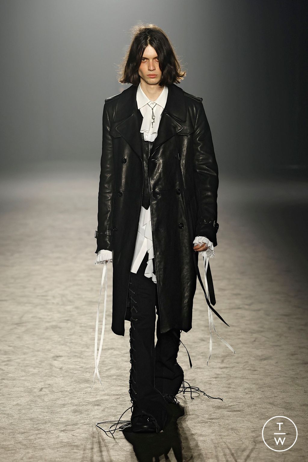 Fashion Week Paris Fall/Winter 2025 look 8 from the Ann Demeulemeester collection womenswear