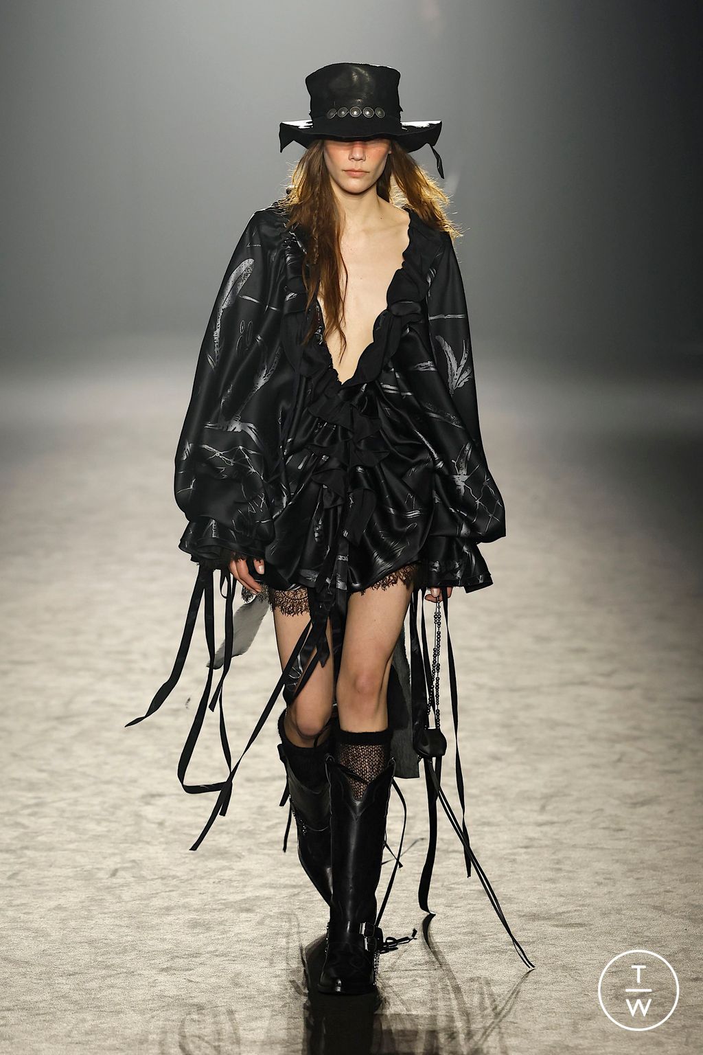 Fashion Week Paris Fall/Winter 2025 look 9 from the Ann Demeulemeester collection womenswear