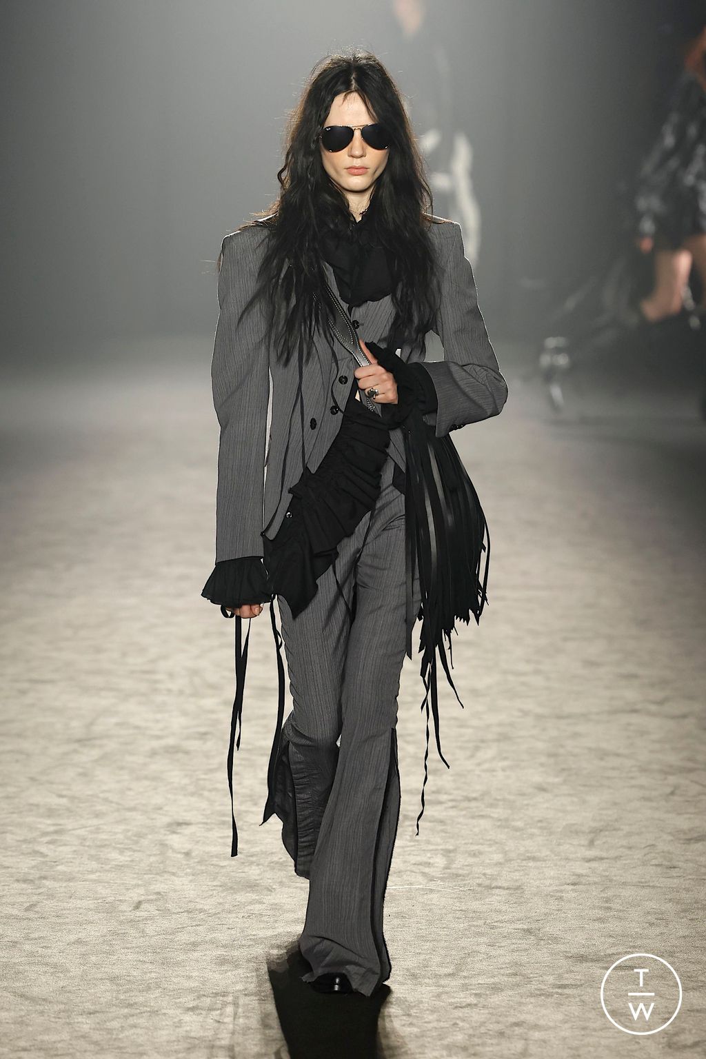 Fashion Week Paris Fall/Winter 2025 look 12 de la collection Ann Demeulemeester womenswear