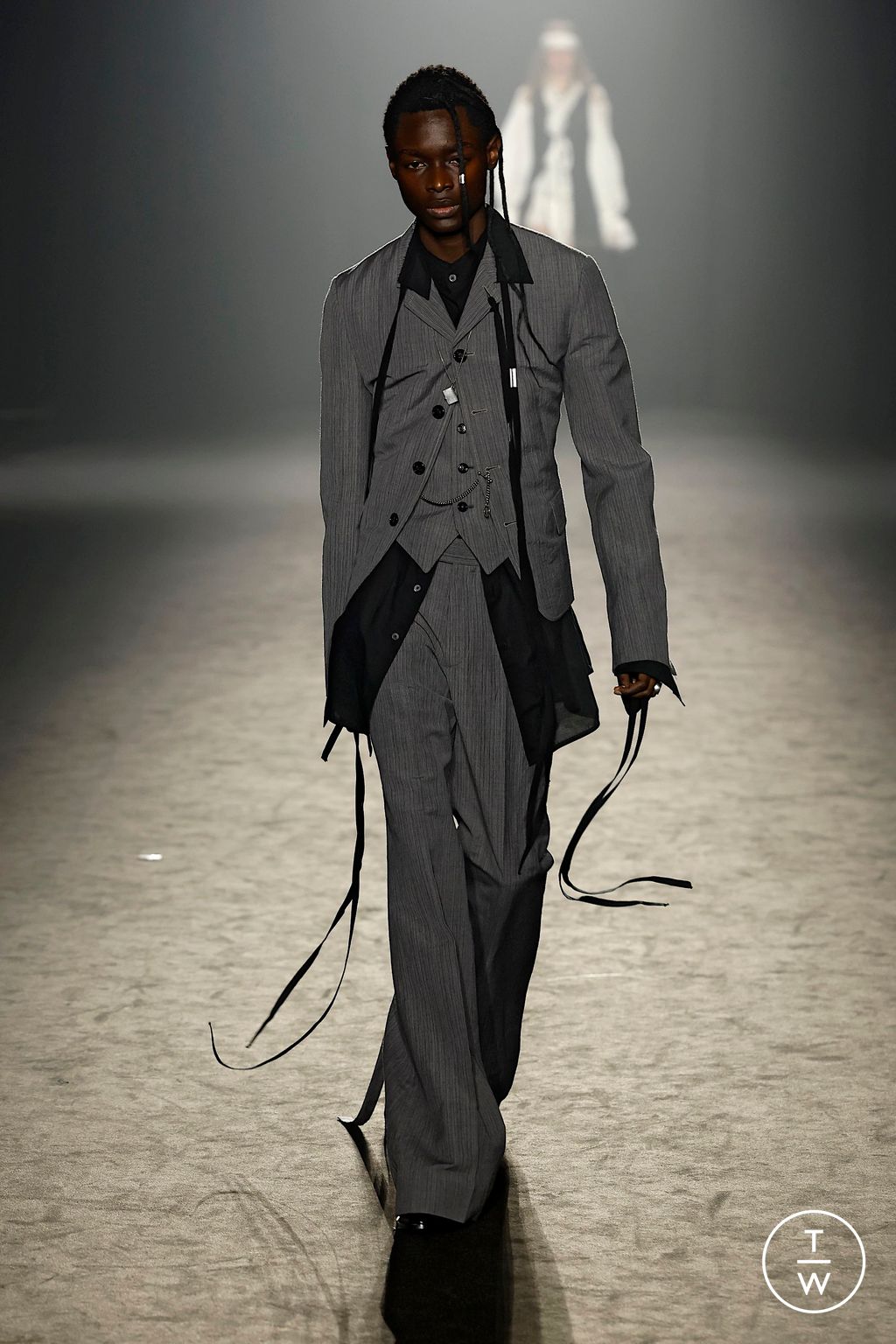 Fashion Week Paris Fall/Winter 2025 look 14 from the Ann Demeulemeester collection womenswear