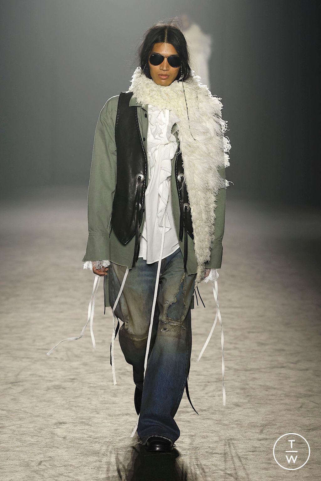 Fashion Week Paris Fall/Winter 2025 look 21 from the Ann Demeulemeester collection womenswear